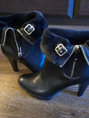 ​Anne Klein iFlex Black Leather Faux Fur Trim Heeled Booties